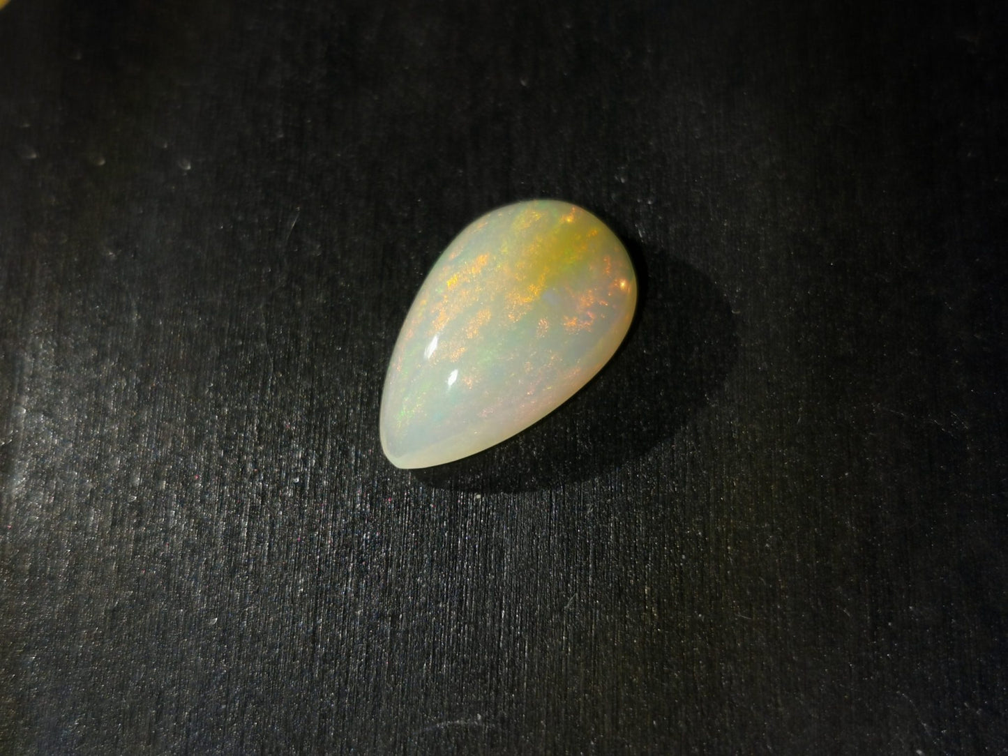 Opale taglio goccia cabochon 5,23 ct