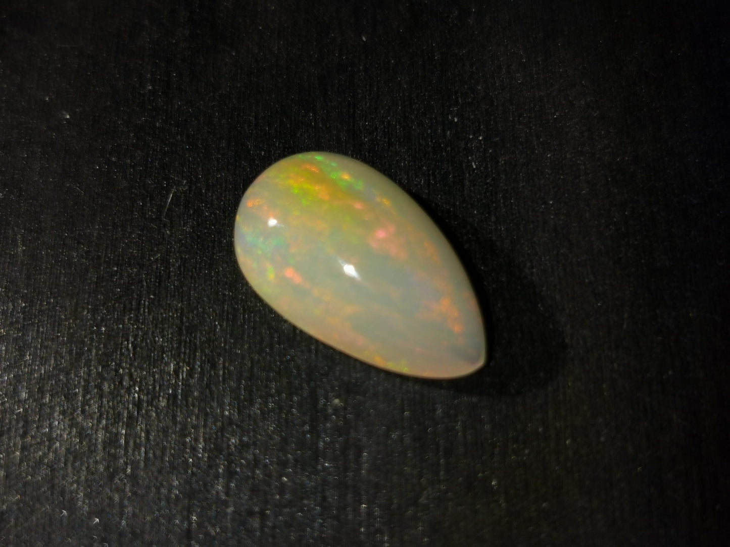 Opale taglio goccia cabochon 5,23 ct
