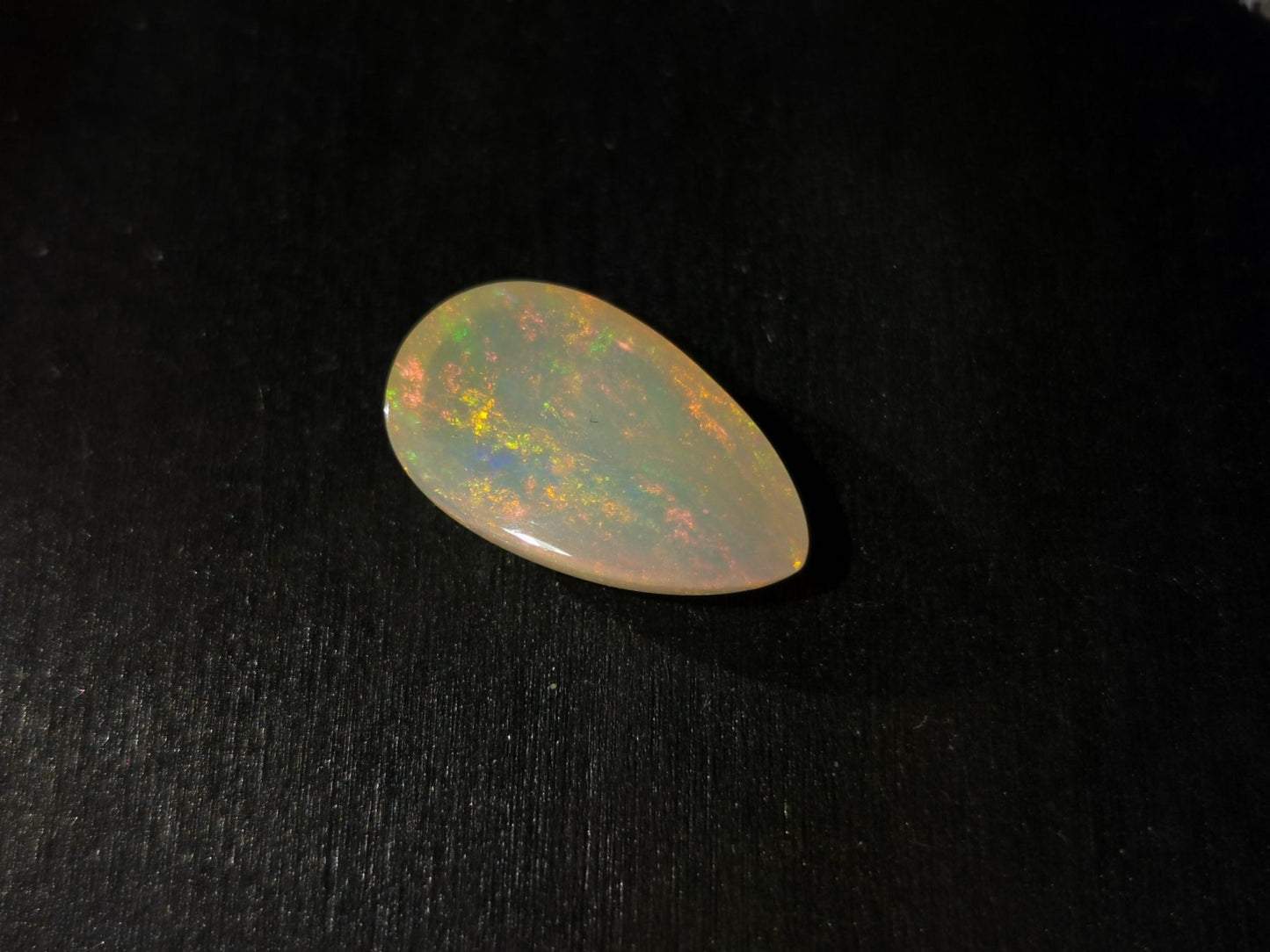 Opale taglio goccia cabochon 5,23 ct