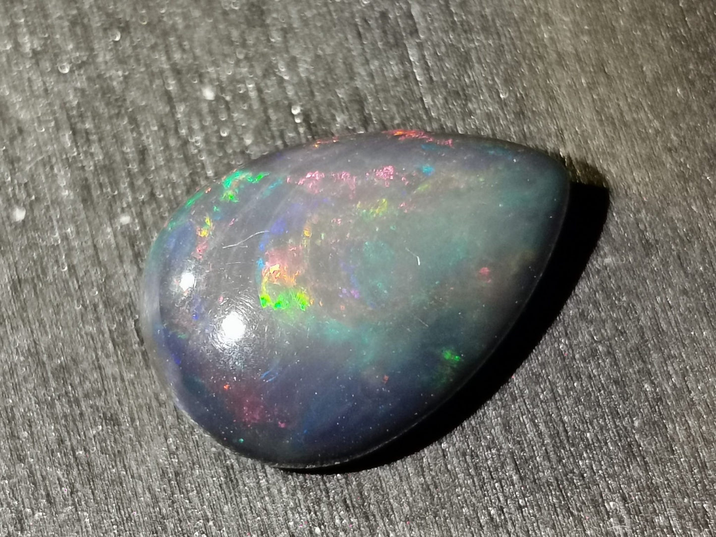 Opale taglio goccia cabochon 4,91 ct