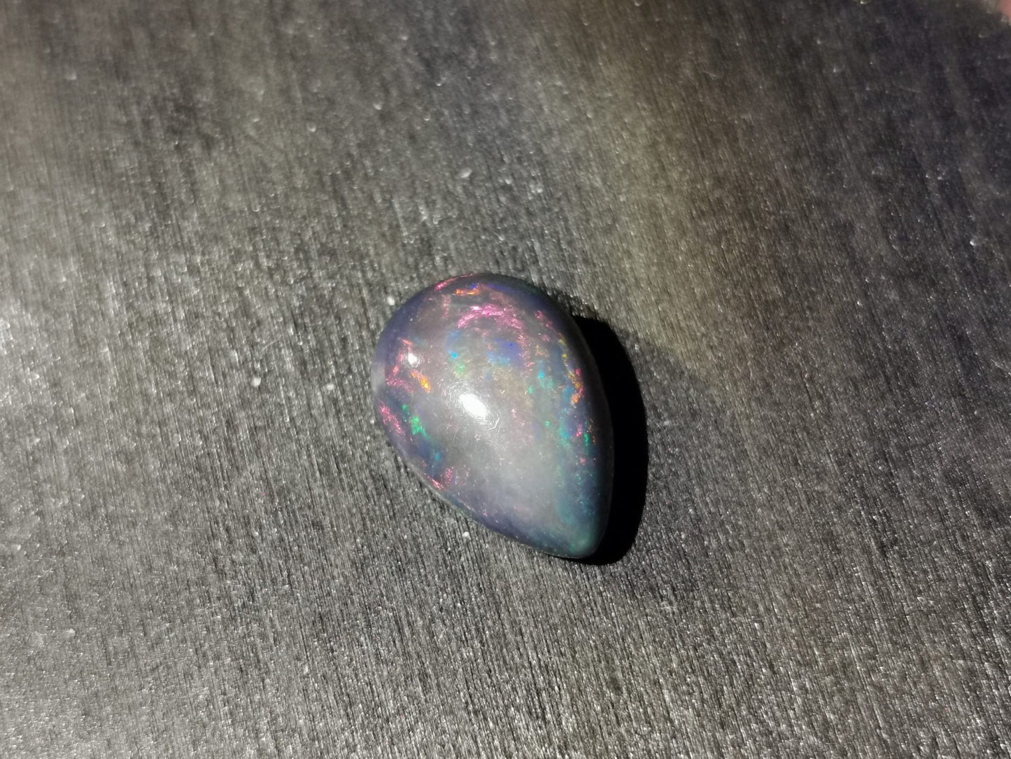Opale taglio goccia cabochon 4,91 ct