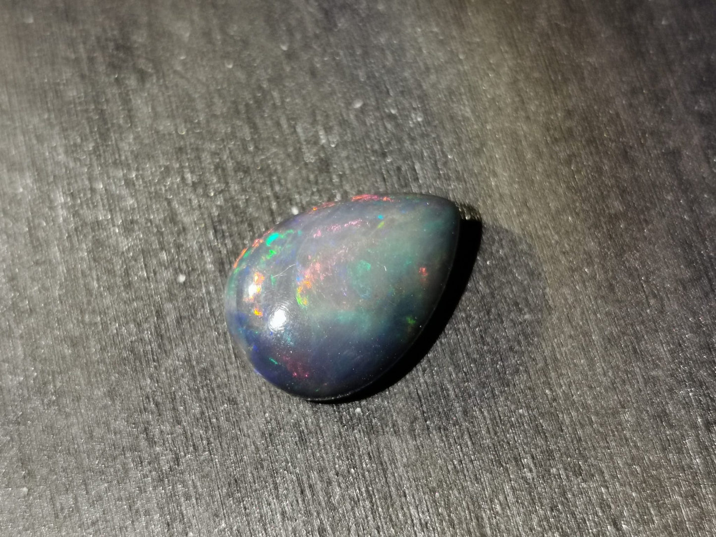 Opale taglio goccia cabochon 4,91 ct
