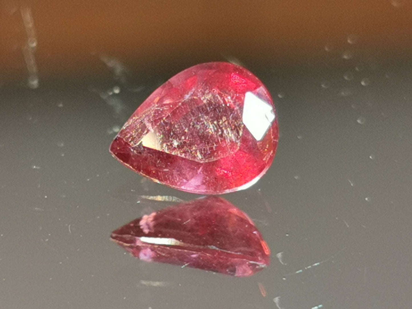Granato Rodolite taglio goccia 1,63 ct
