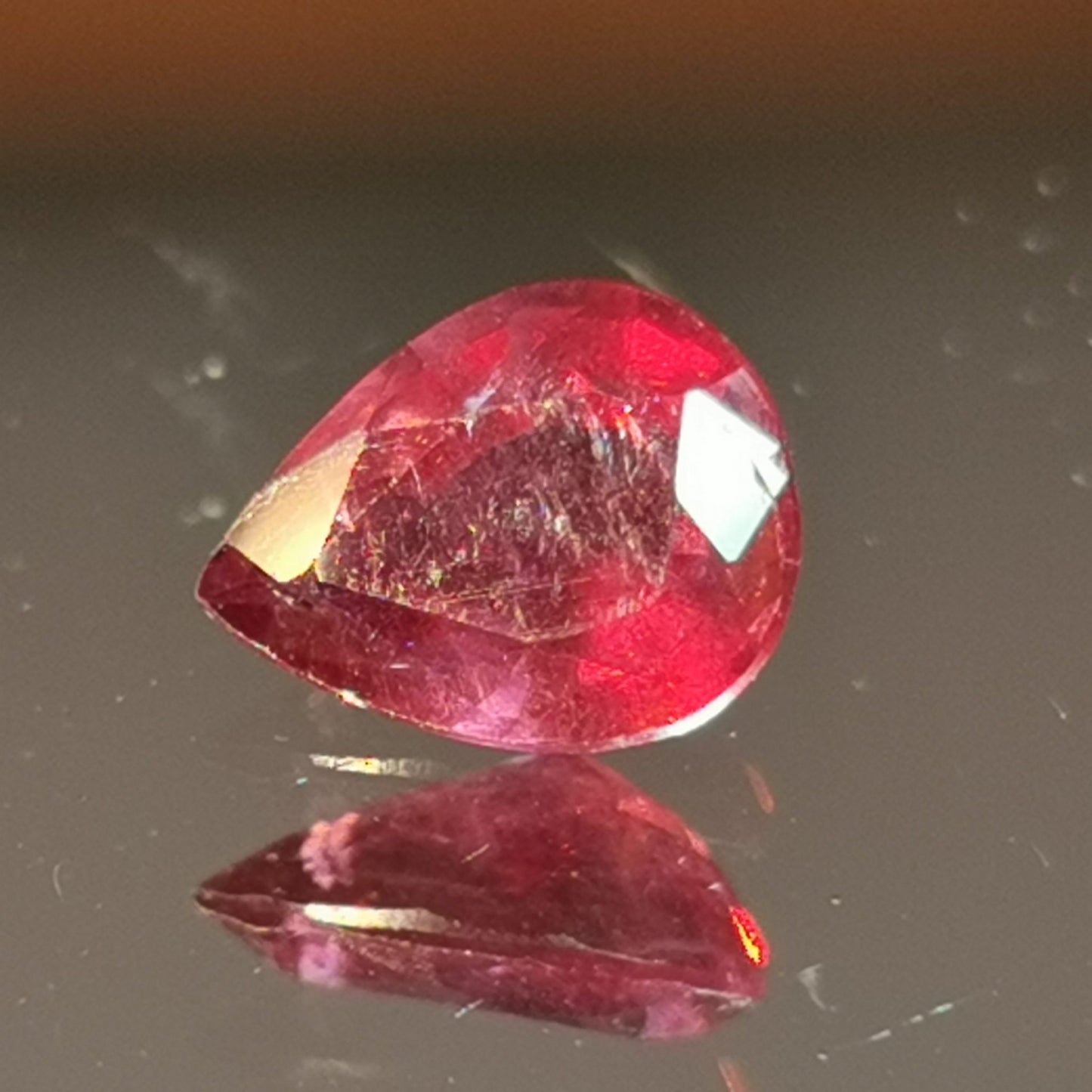Granato Rodolite taglio goccia 1,63 ct
