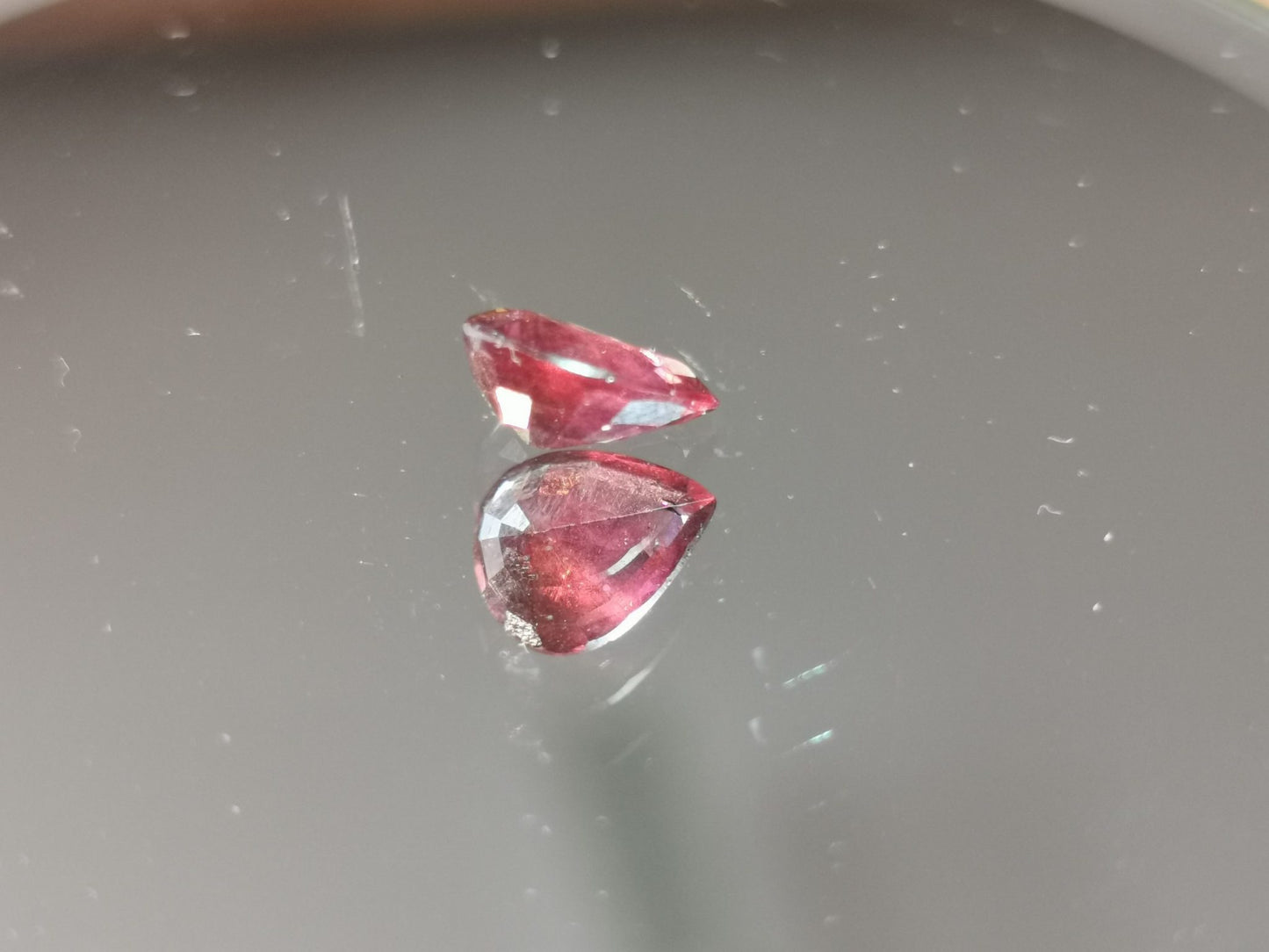 Granato Rodolite taglio goccia 1,63 ct