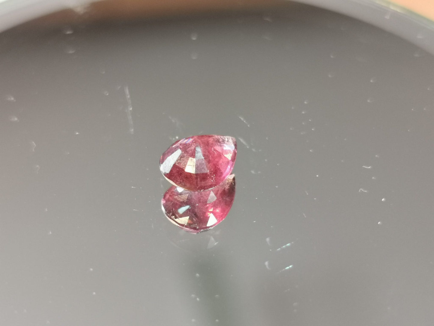 Granato Rodolite taglio goccia 1,63 ct