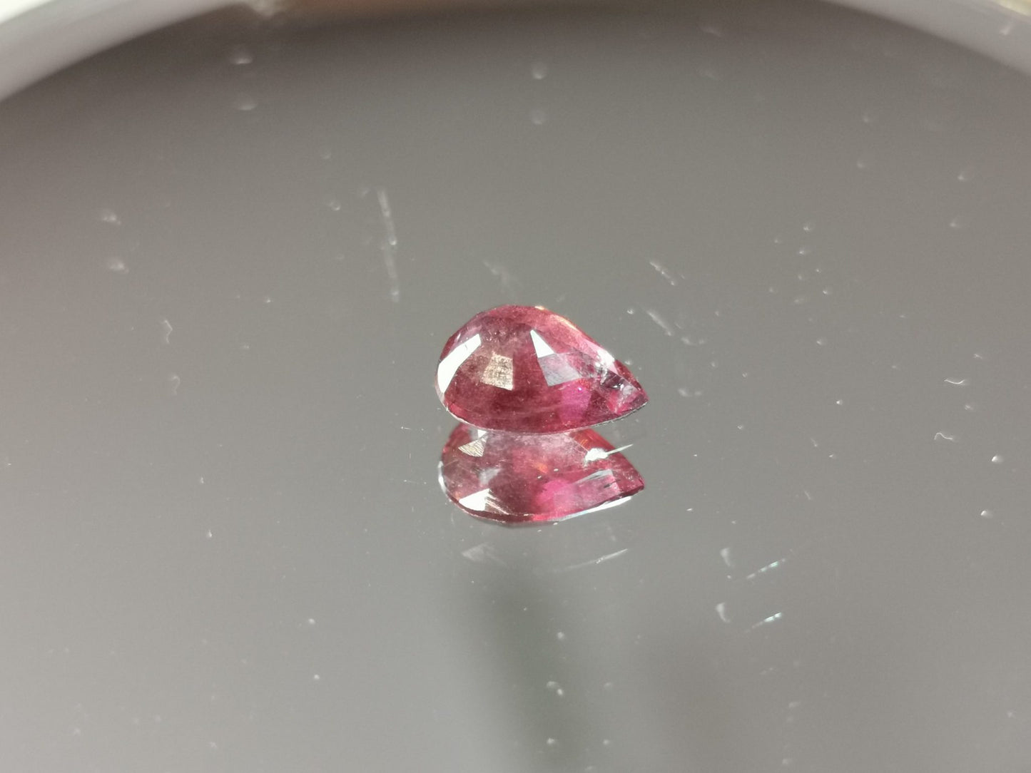 Granato Rodolite taglio goccia 1,63 ct