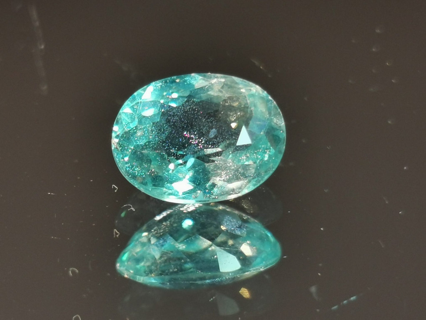 Apatite taglio ovale 1,45 ct