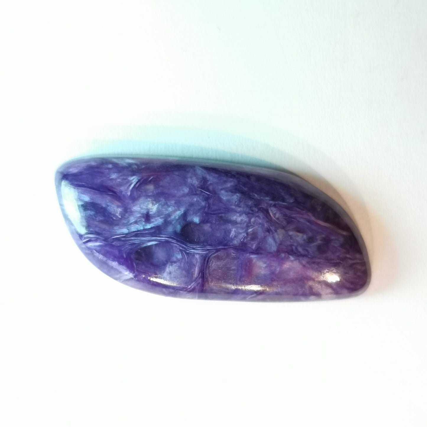Charoite taglio fancy cabochon 22,07 ct