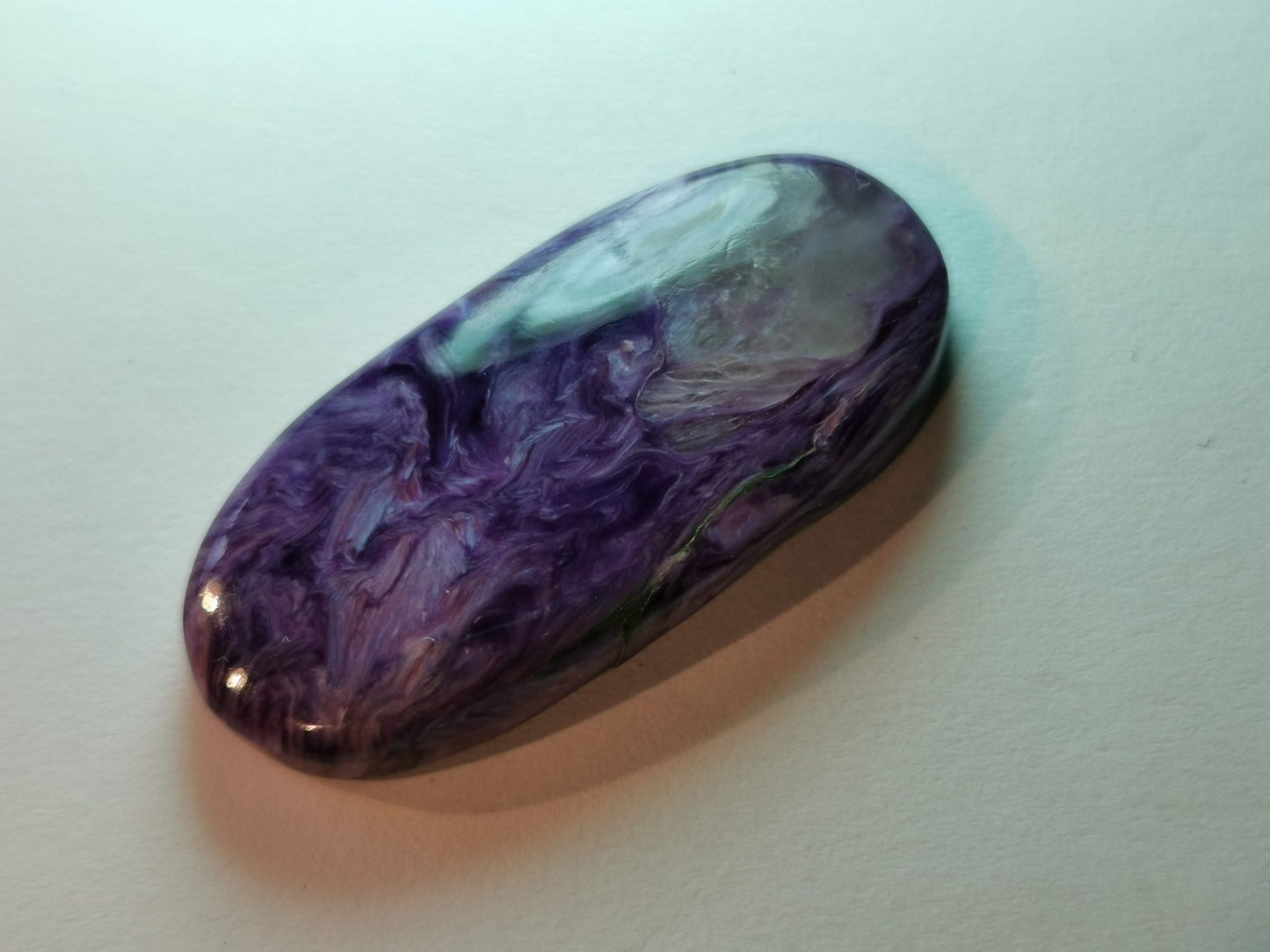 Charoite taglio ovale cabochon 22,74 ct