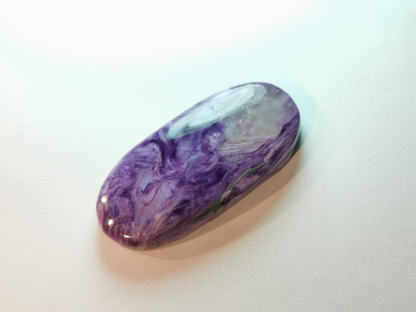 Charoite taglio ovale cabochon 22,74 ct