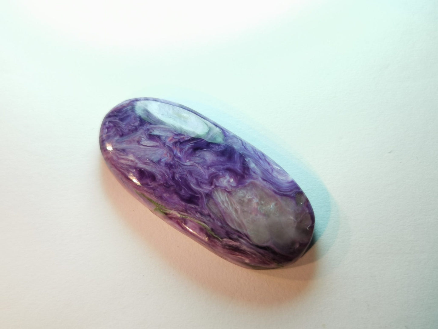 Charoite taglio ovale cabochon 22,74 ct