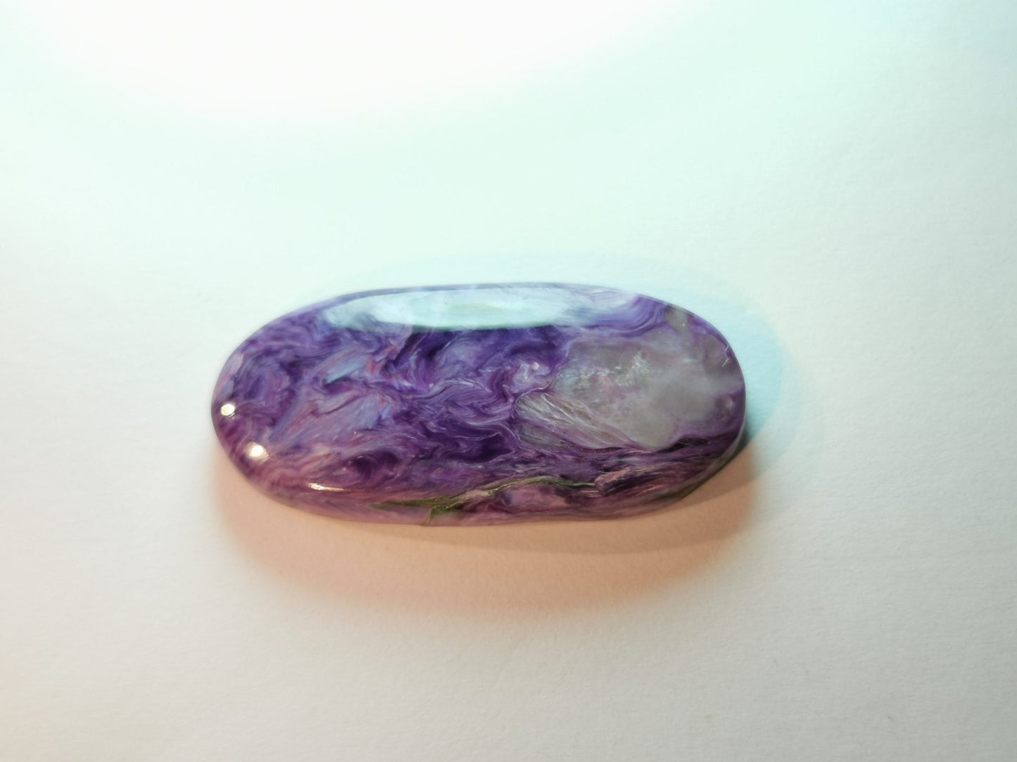 Charoite taglio ovale cabochon 22,74 ct