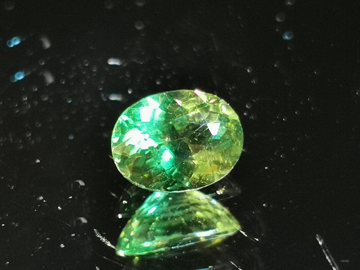 Apatite taglio ovale 1,00 ct