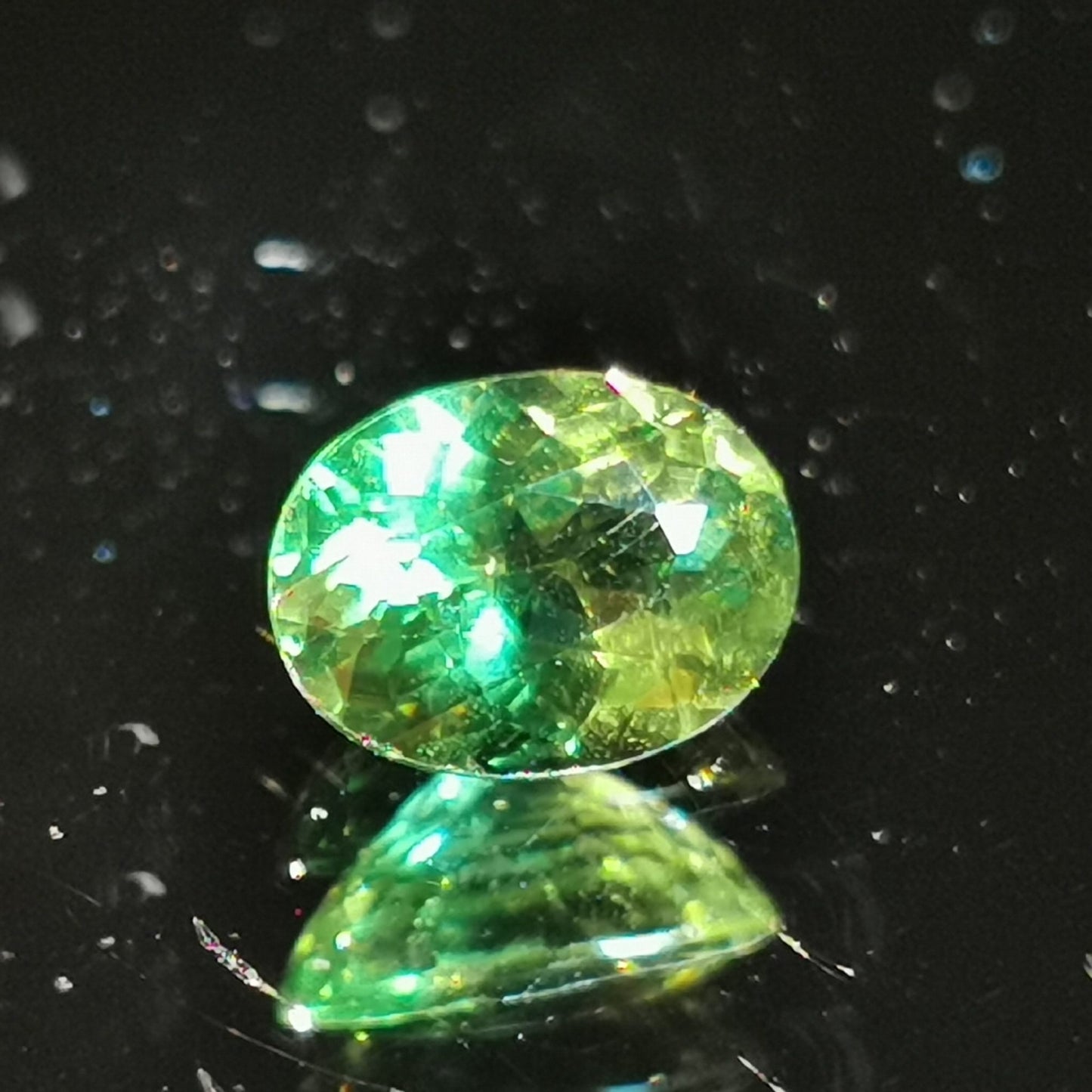 Apatite taglio ovale 1,00 ct
