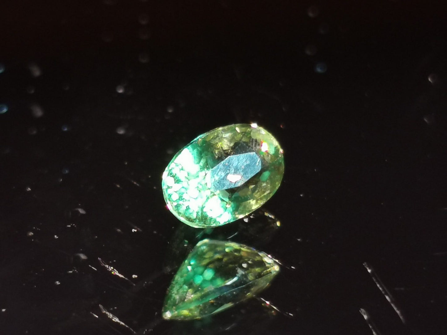 Apatite taglio ovale 0,63 ct