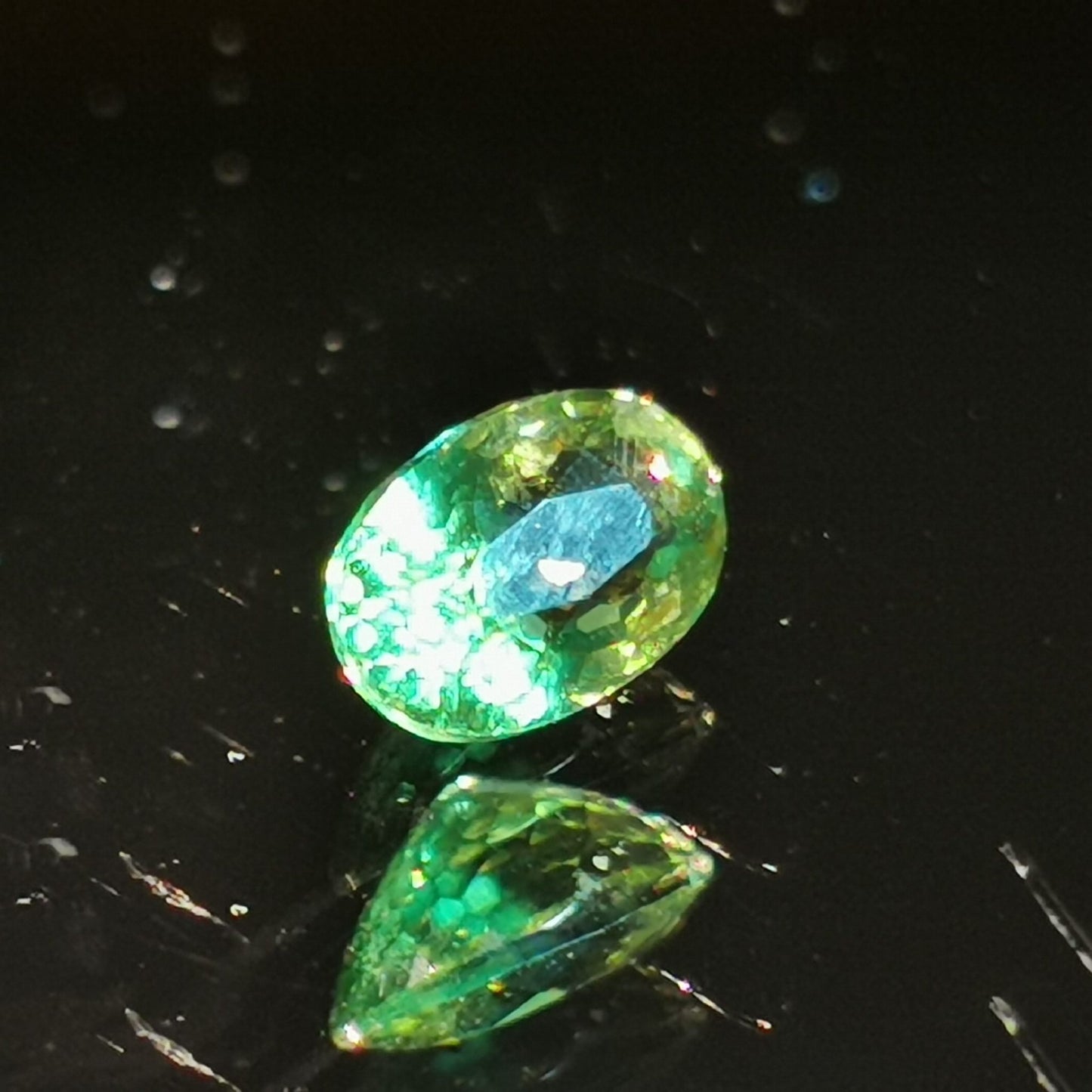 Apatite taglio ovale 0,63 ct