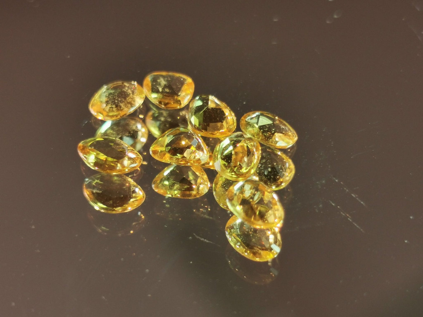 Lotto di 8 Zaffiri arancio taglio rosetta forma fancy 2,28 ct totali