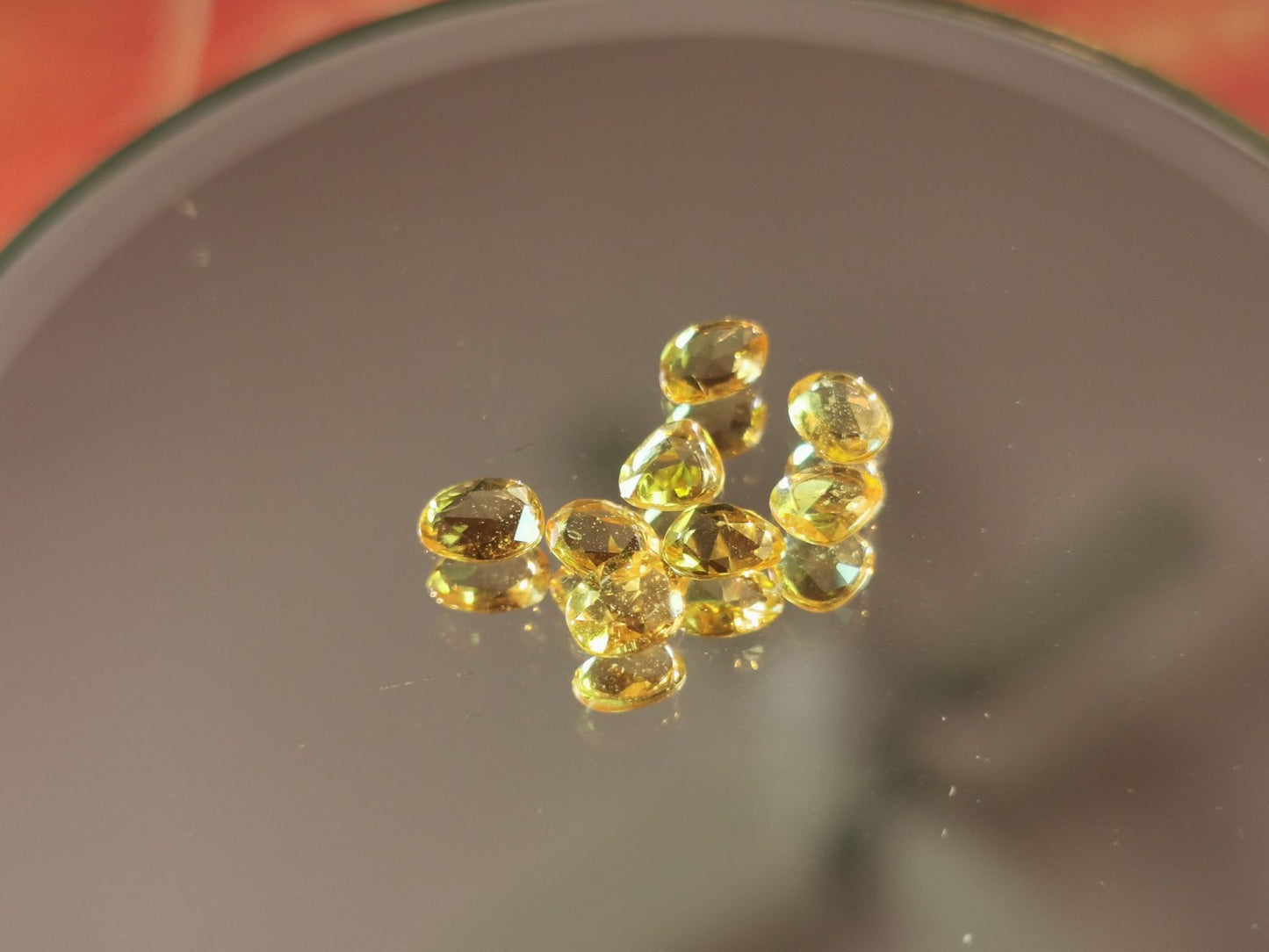 Lotto di 8 Zaffiri arancio taglio rosetta forma fancy 2,28 ct totali
