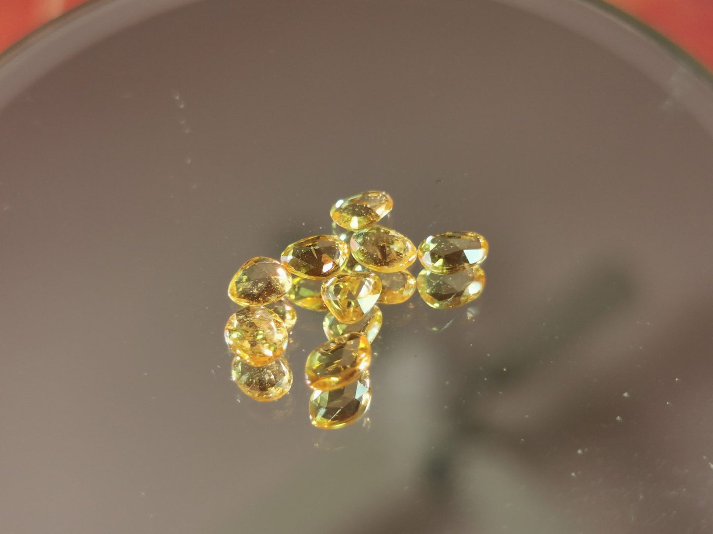Lotto di 8 Zaffiri arancio taglio rosetta forma fancy 2,28 ct totali