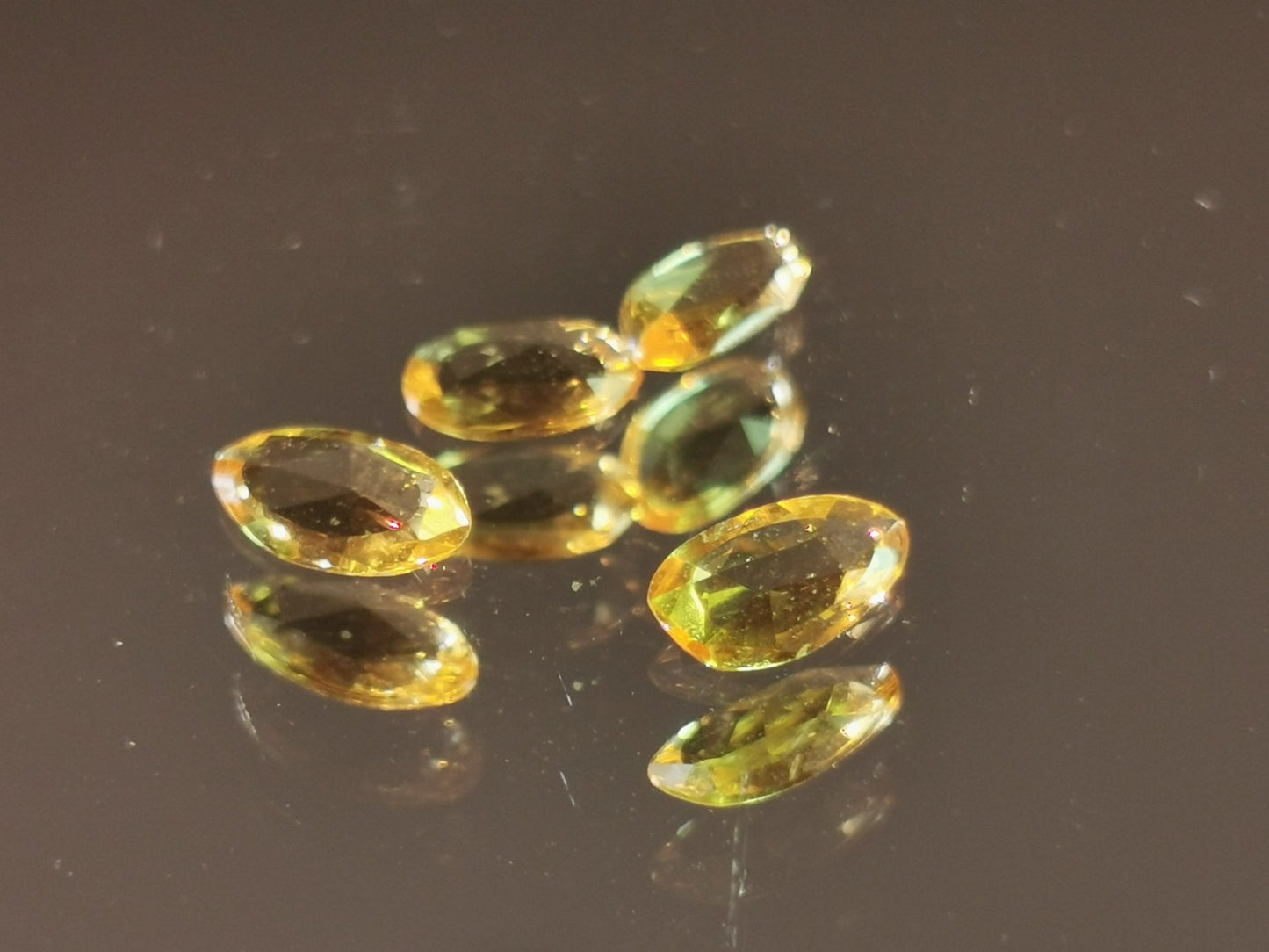 Lotto di 4 Zaffiri arancio taglio rosetta forma fancy 0,81 ct totali