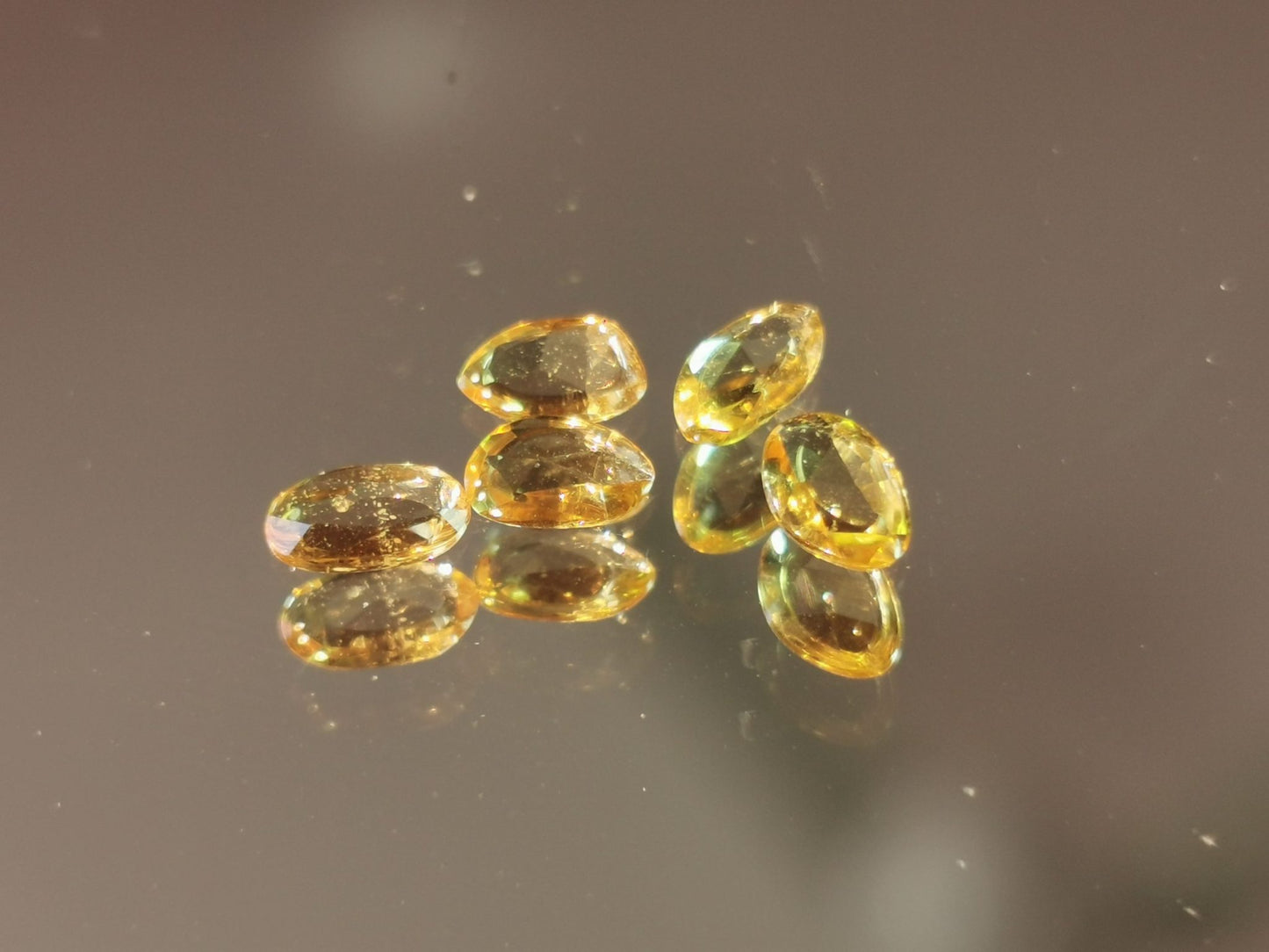 Lotto di 5 Zaffiri arancio taglio rosetta forma fancy 1,05 ct totali