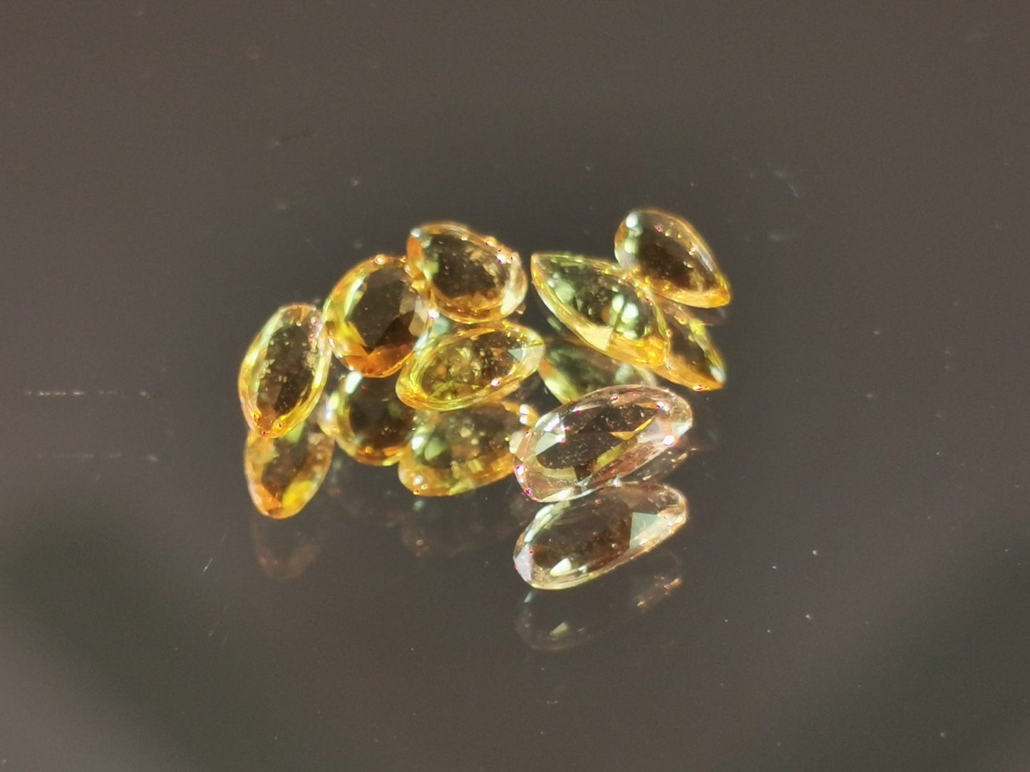 Lotto di 7 Zaffiri arancio taglio rosetta forma fancy 1,08 ct totali