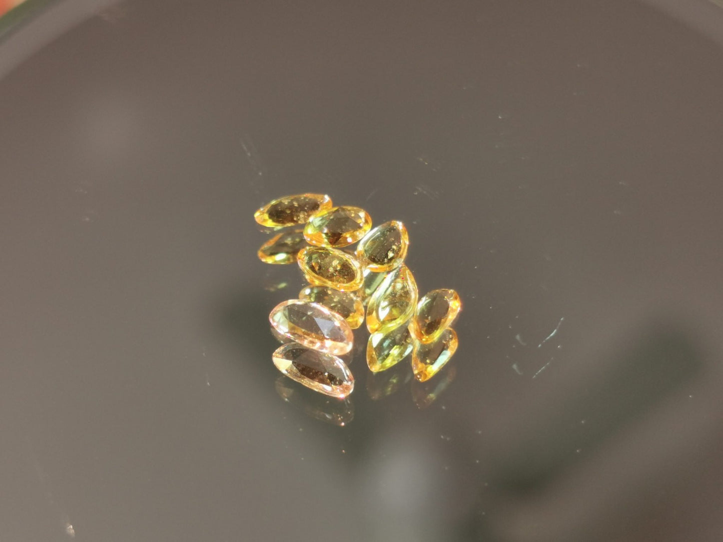 Lotto di 7 Zaffiri arancio taglio rosetta forma fancy 1,08 ct totali