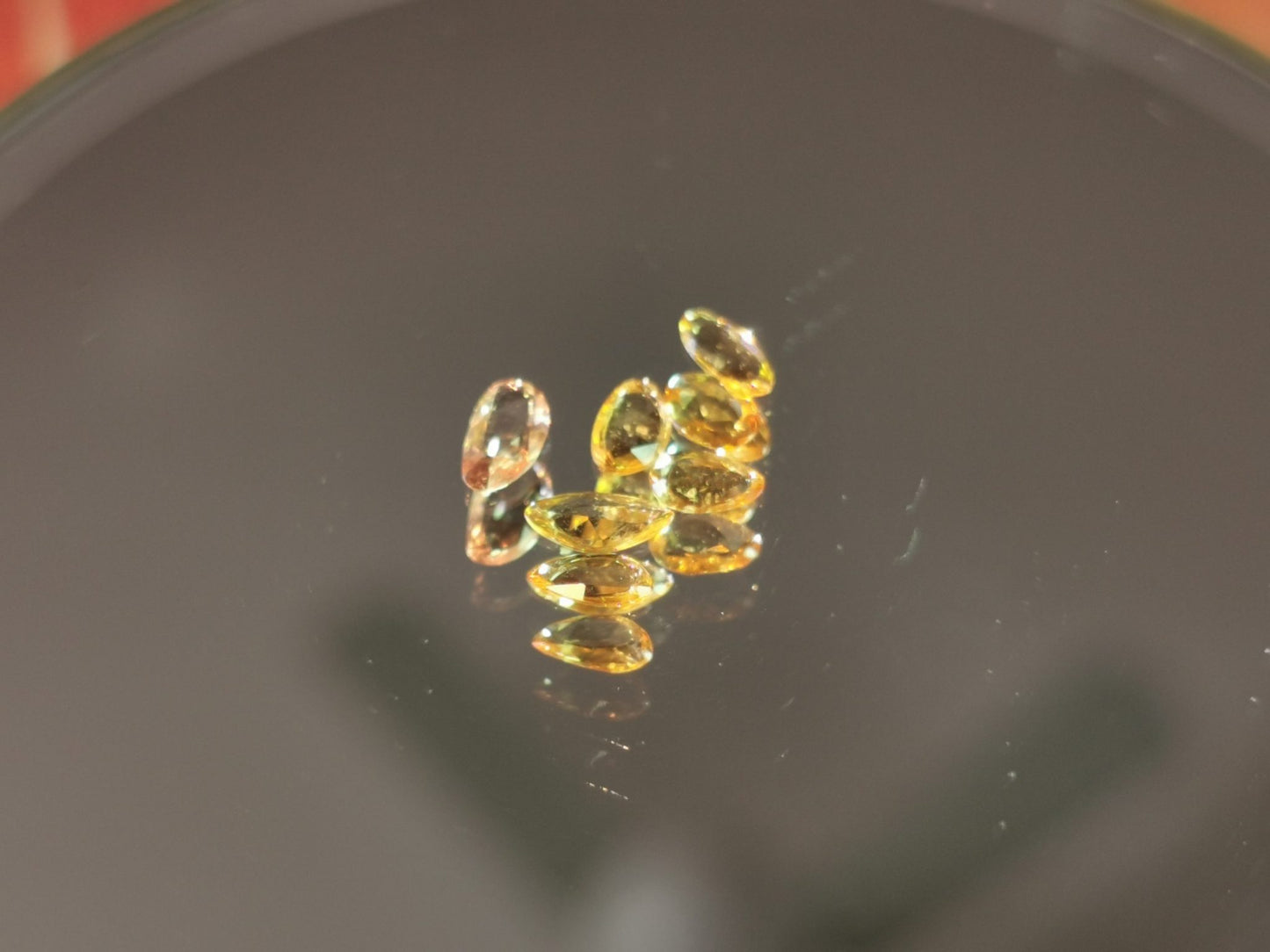 Lotto di 7 Zaffiri arancio taglio rosetta forma fancy 1,08 ct totali