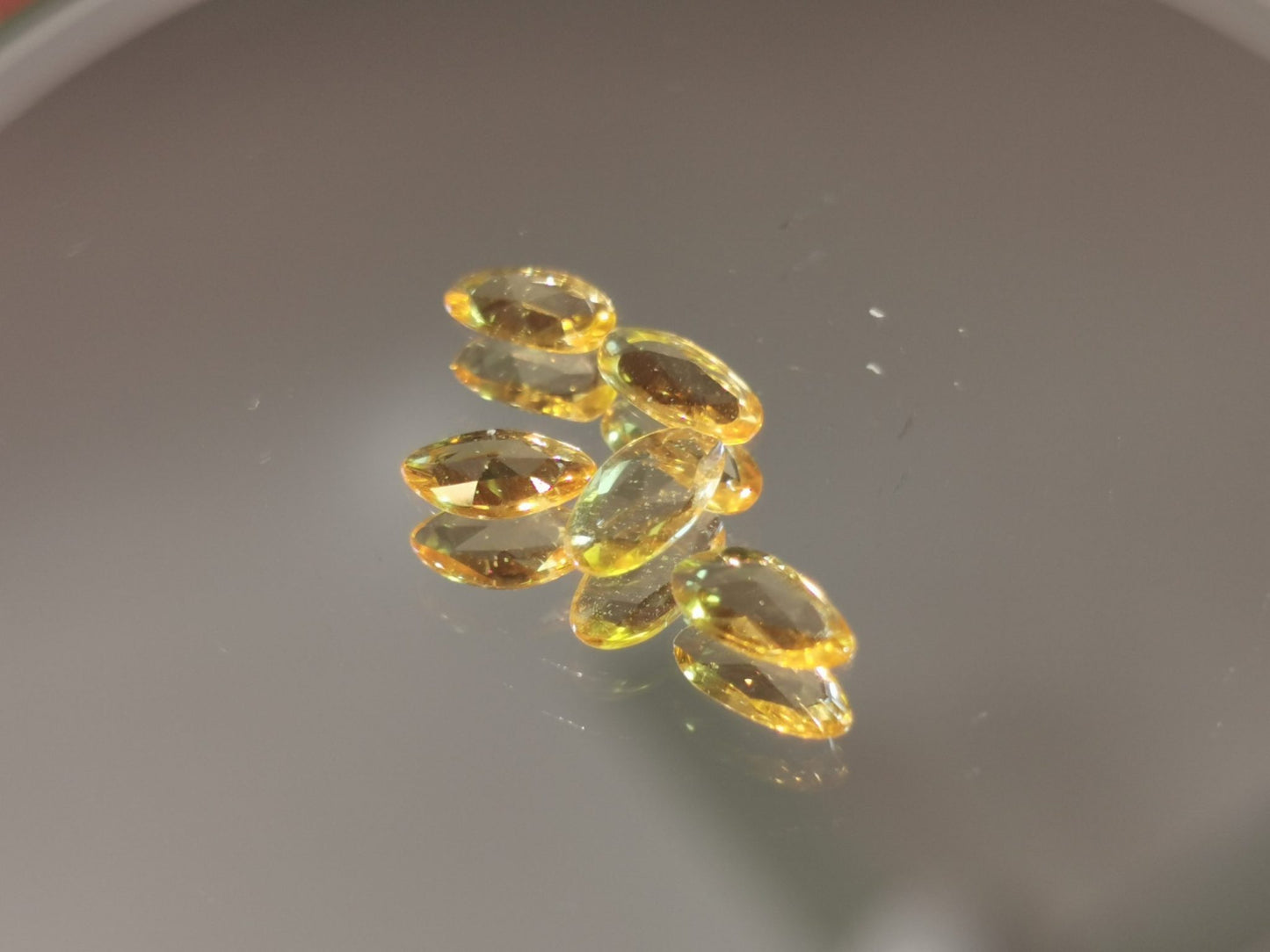 Lotto di 5 Zaffiri arancio taglio rosetta forma fancy 1,79 ct totali