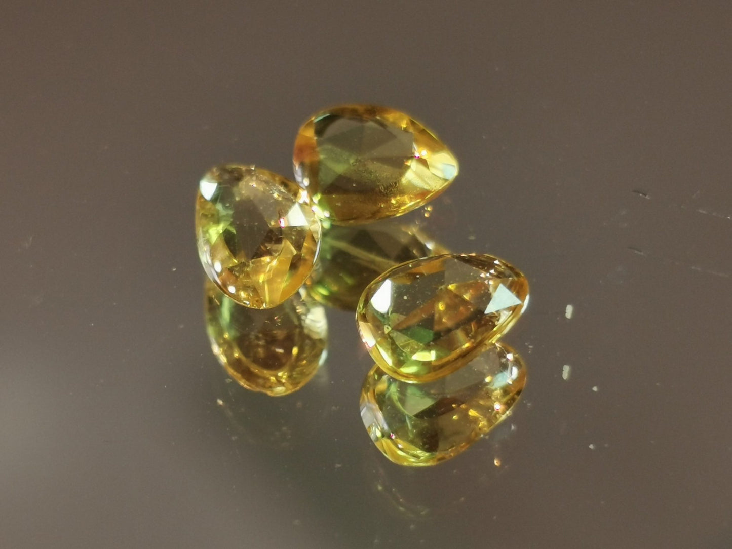 Lotto di 3 Zaffiri giallo taglio rosetta forma fancy 1,56 ct totali
