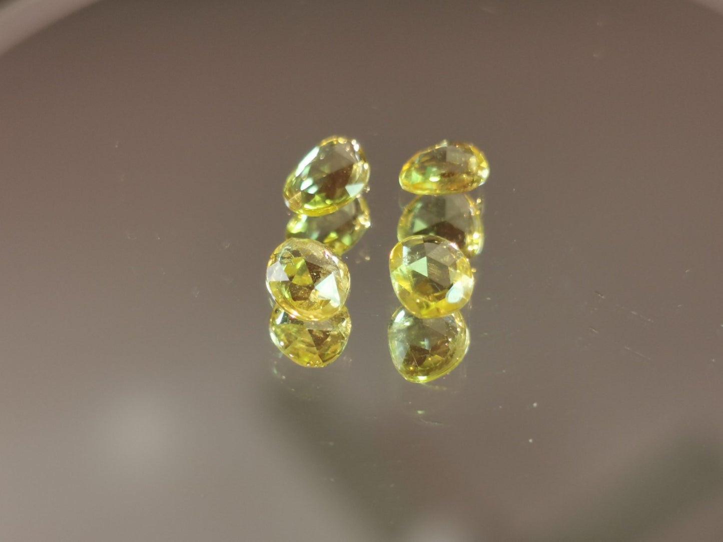 Lotto di 4 Zaffiri giallo taglio rosetta forma fancy 1,79 ct totali