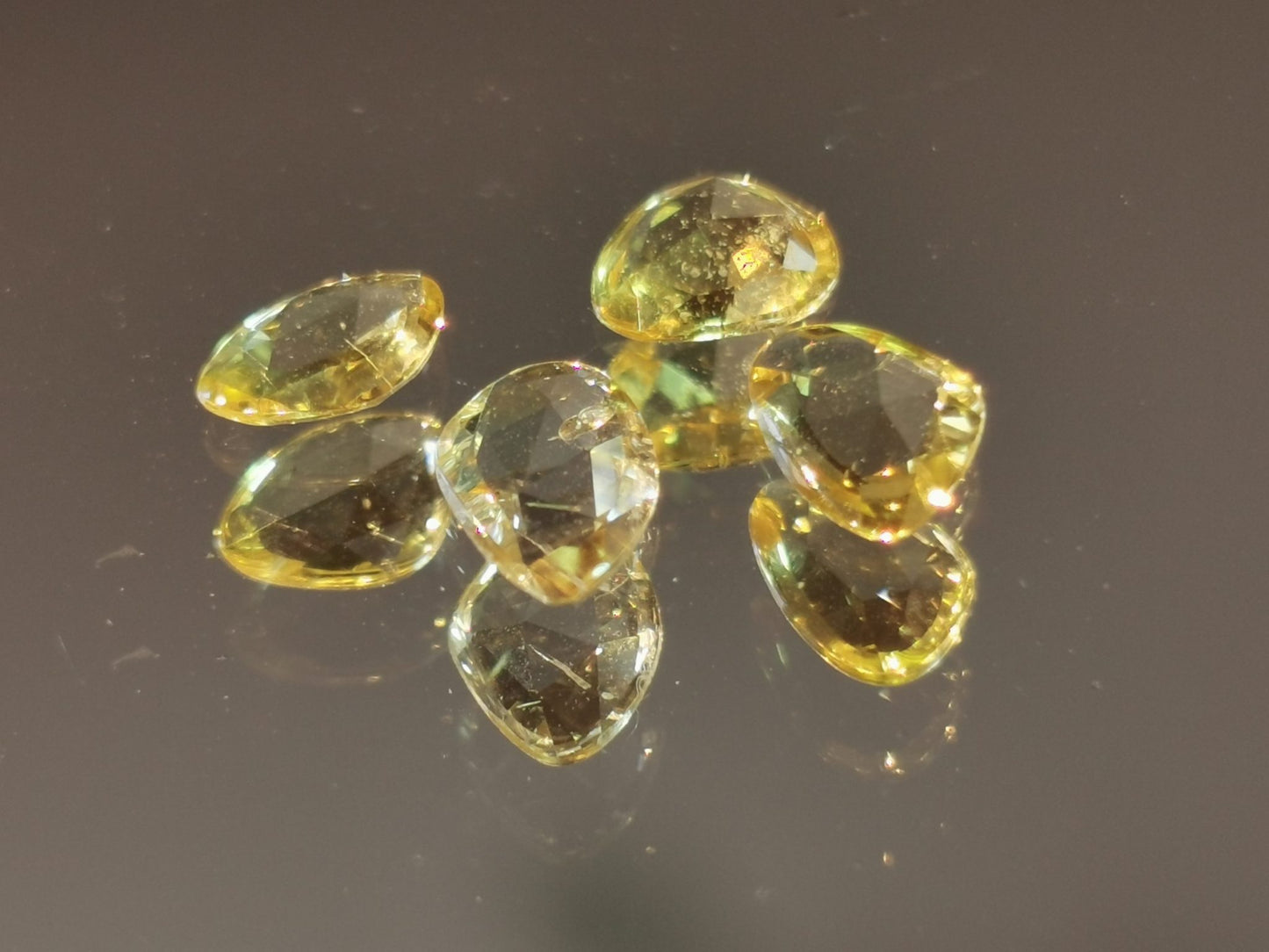 Lotto di 4 Zaffiri giallo taglio rosetta forma fancy 1,29 ct totali