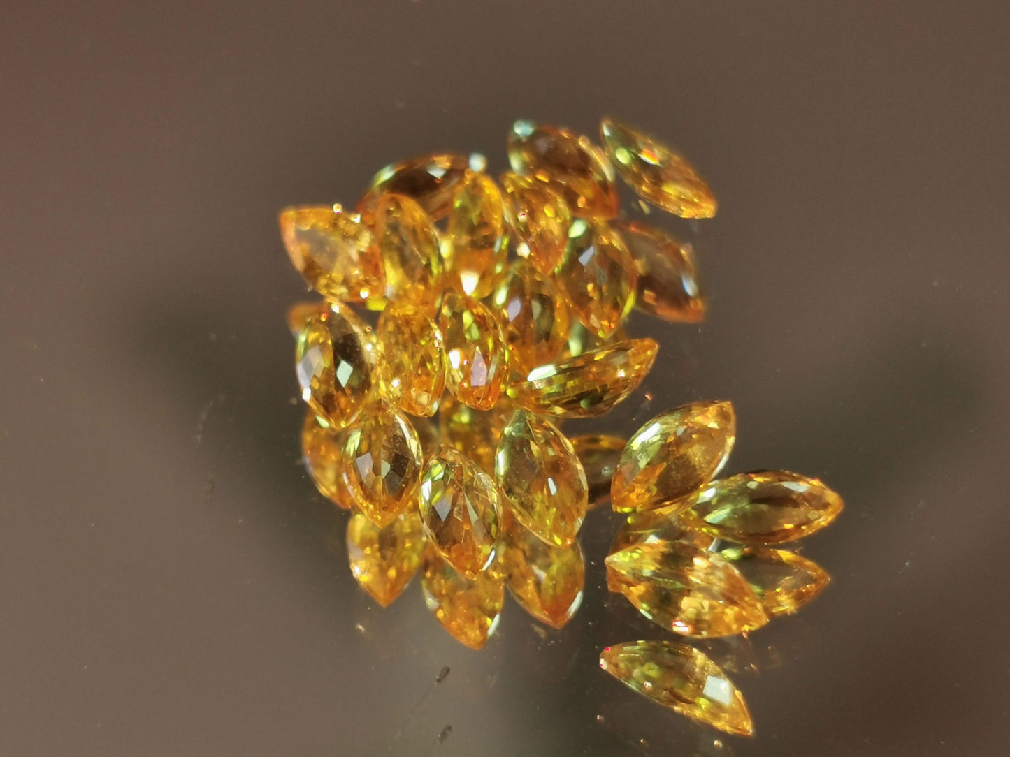 Lotto di 19 Zaffiri giallo taglio marquise 3,28 ct totali