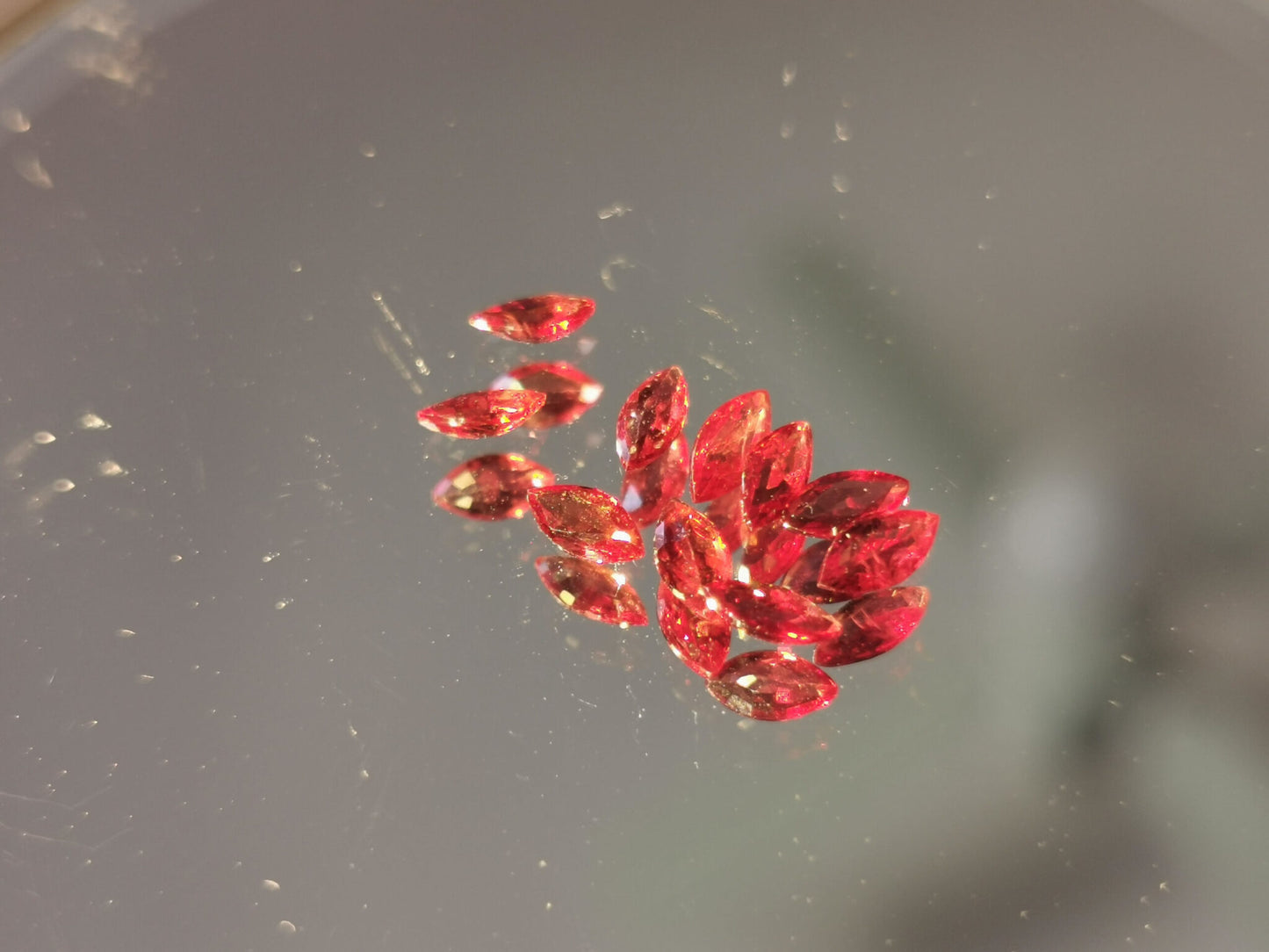 Lotto di 10 Zaffiri rosso-arancio taglio marquise 1,67 ct totali