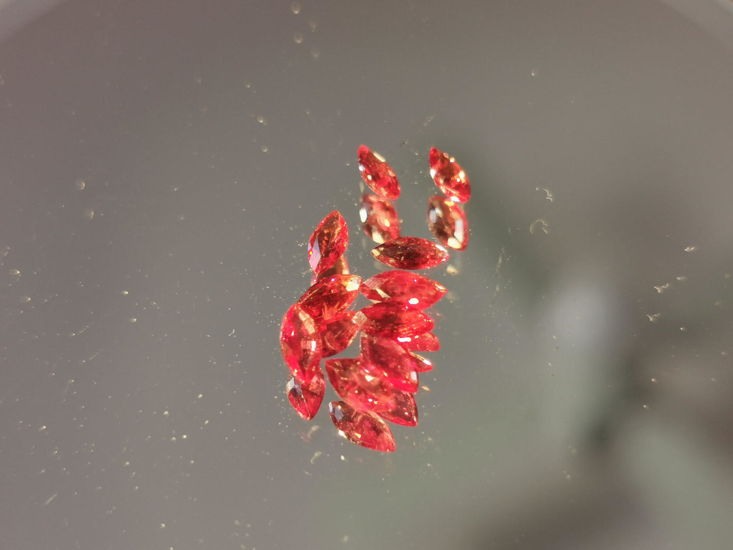 Lotto di 10 Zaffiri rosso-arancio taglio marquise 1,67 ct totali