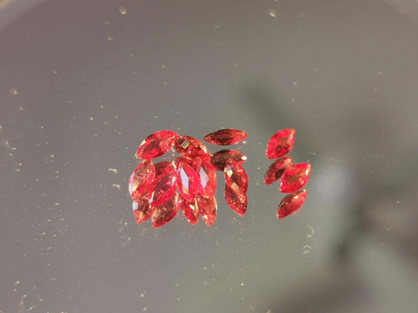 Lotto di 10 Zaffiri rosso-arancio taglio marquise 1,67 ct totali