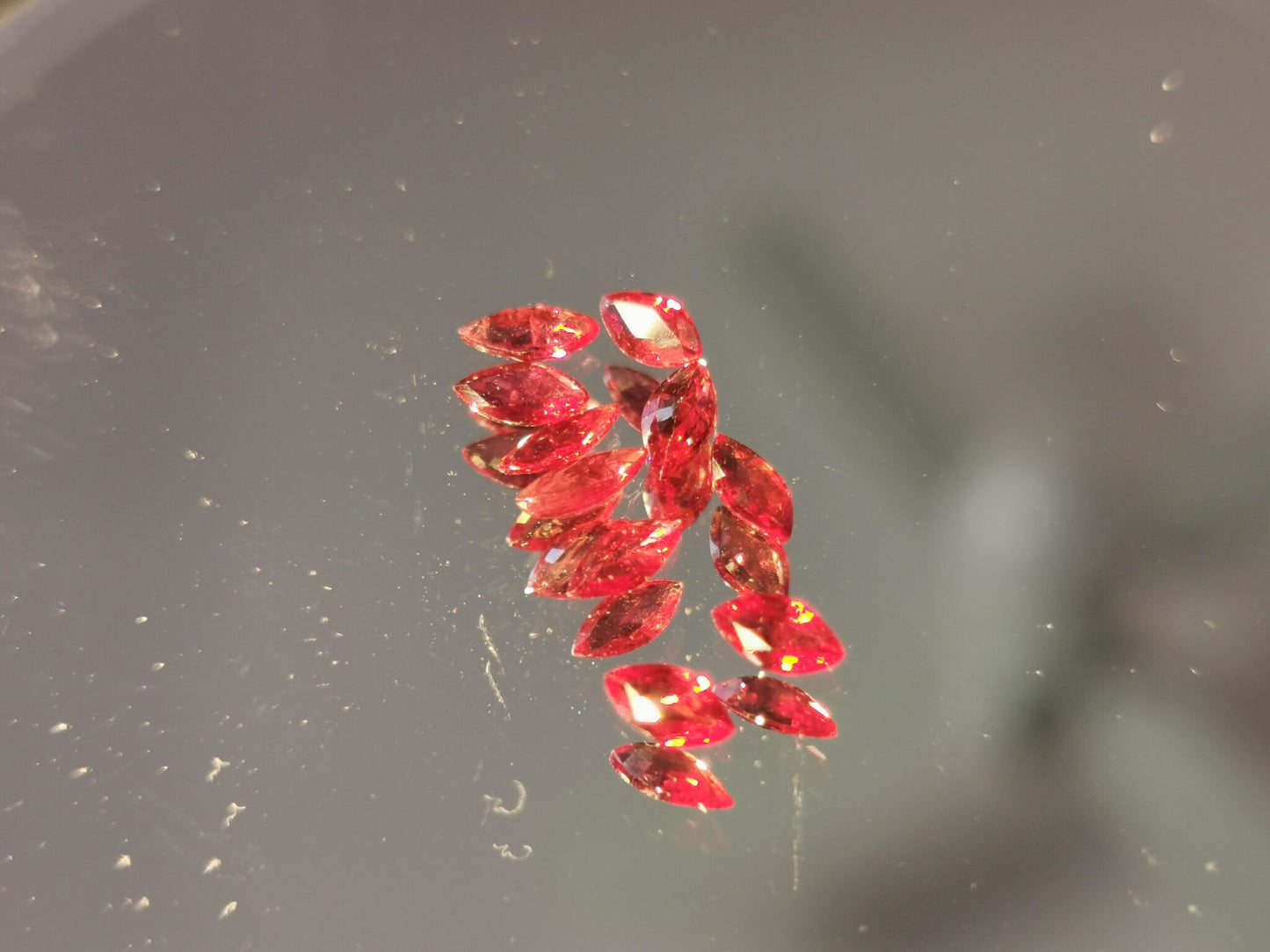 Lotto di 10 Zaffiri rosso-arancio taglio marquise 1,67 ct totali