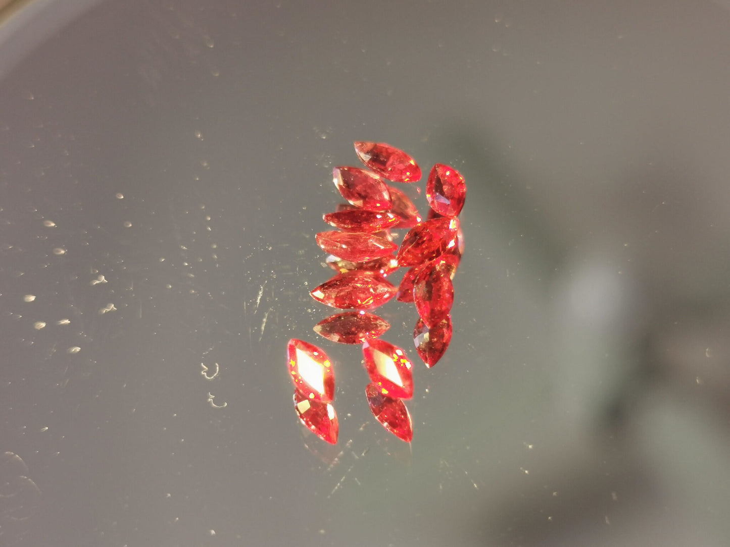 Lotto di 10 Zaffiri rosso-arancio taglio marquise 1,67 ct totali