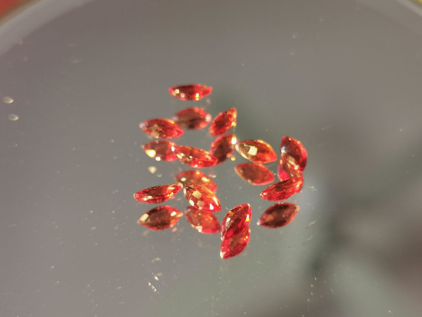 Lotto di 10 Zaffiri rosso-arancio taglio marquise 1,80 ct totali