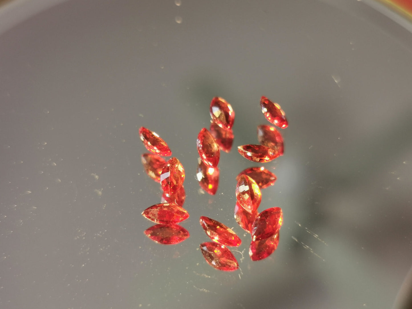 Lotto di 10 Zaffiri rosso-arancio taglio marquise 1,80 ct totali