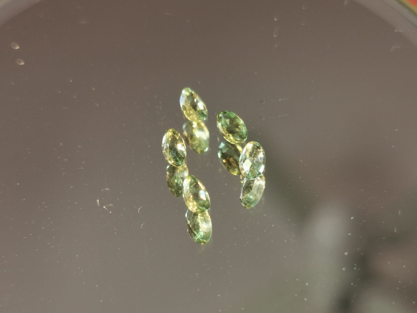Lotto di 5 Zaffiri verde taglio ovale 1,75 ct totali
