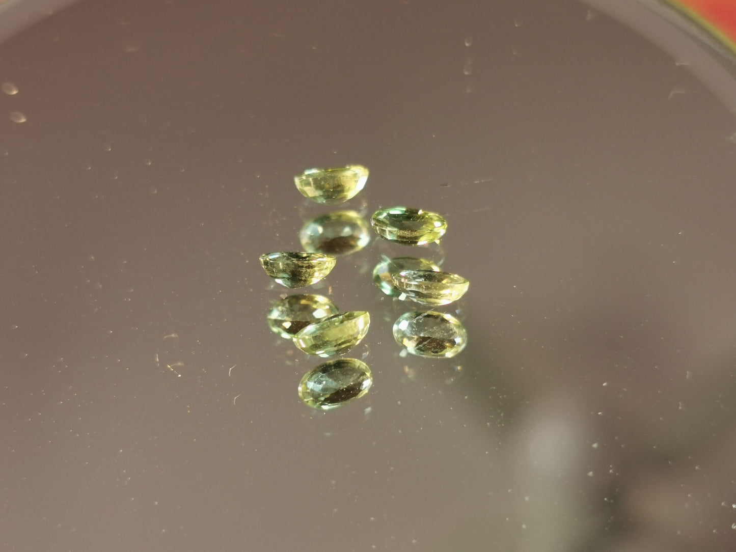 Lotto di 5 Zaffiri verde taglio ovale 1,75 ct totali