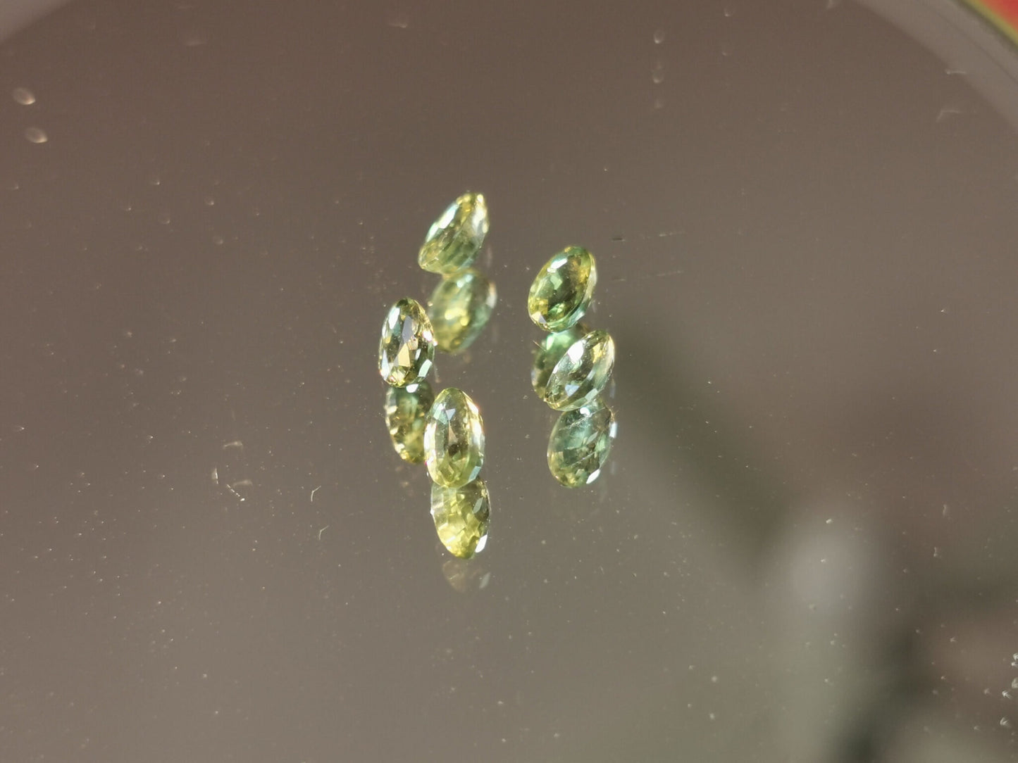 Lotto di 5 Zaffiri verde taglio ovale 1,75 ct totali