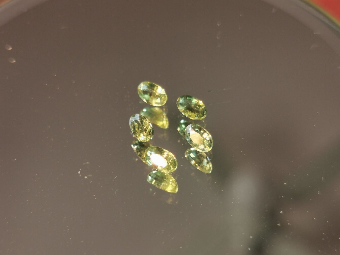 Lotto di 5 Zaffiri verde taglio ovale 1,75 ct totali
