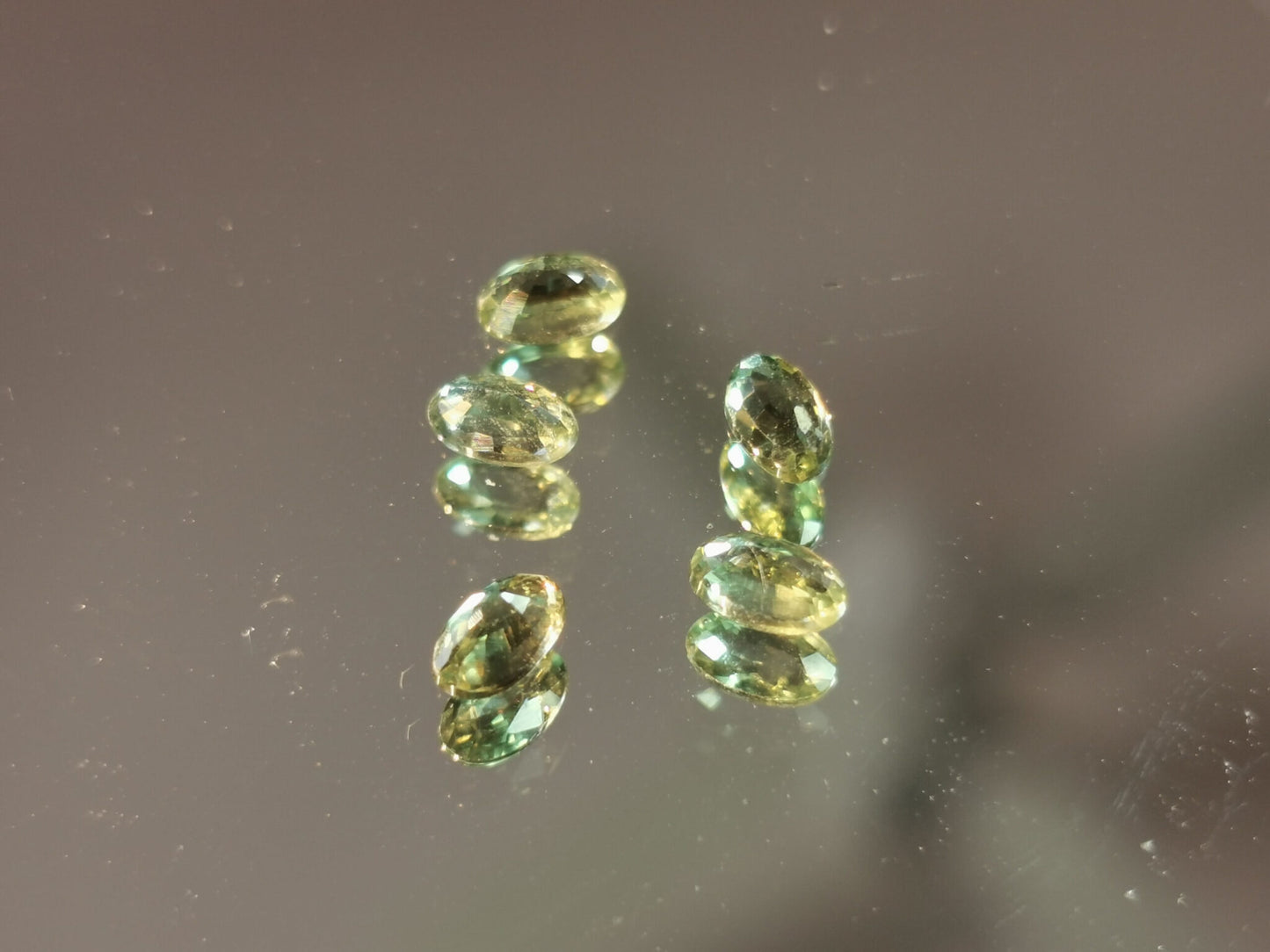 Lotto di 5 Zaffiri verde taglio ovale 1,75 ct totali