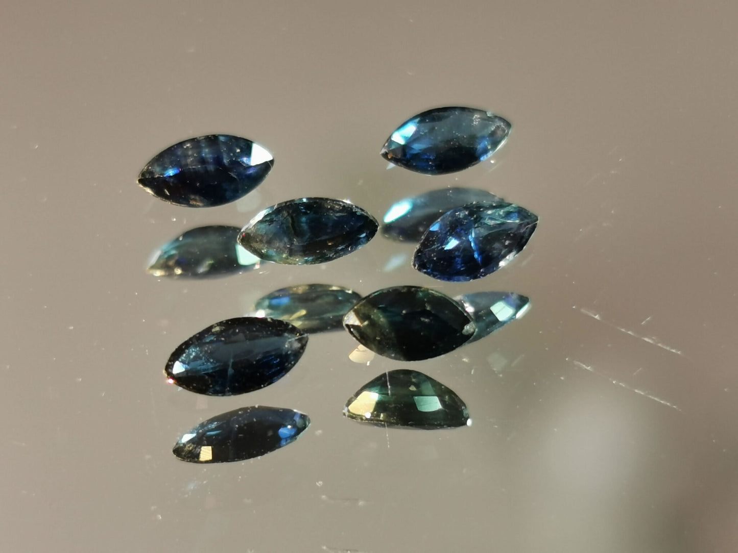 Lotti di 6 Zaffiri taglio marquise 1,11 ct totali