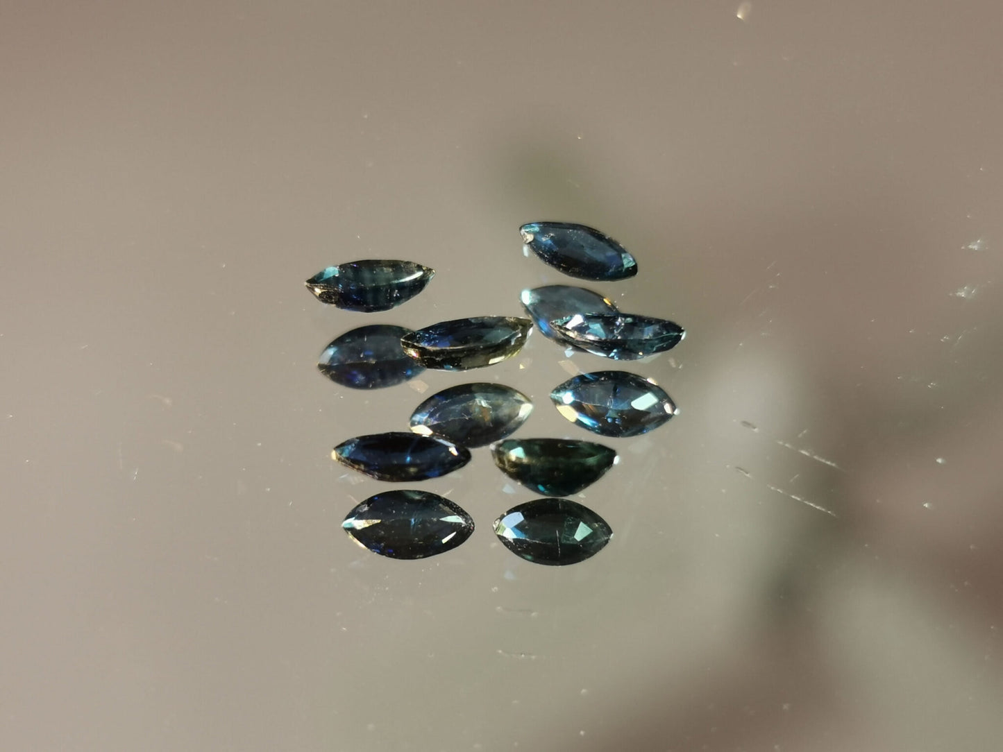 Lotti di 6 Zaffiri taglio marquise 1,11 ct totali