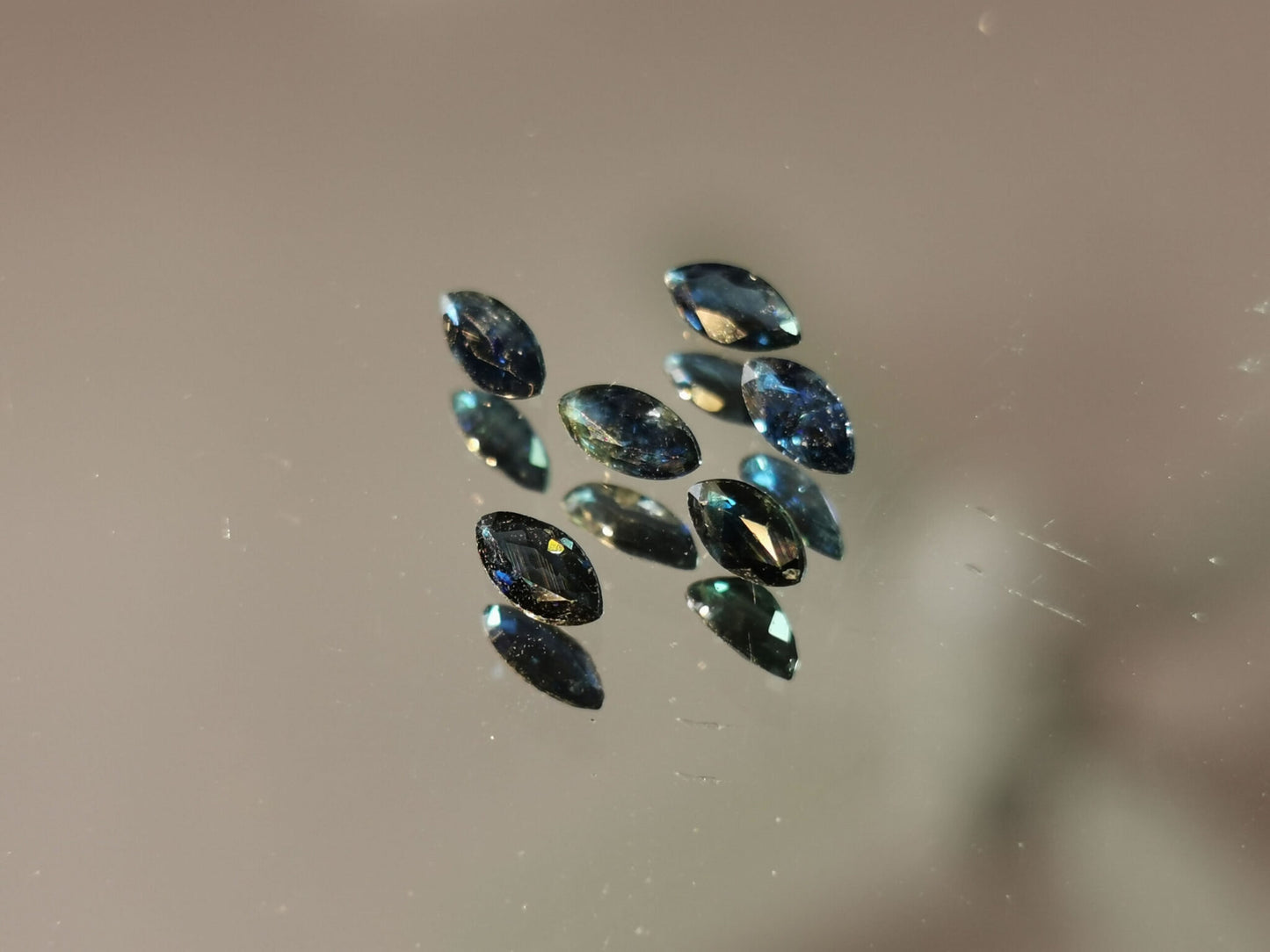 Lotti di 6 Zaffiri taglio marquise 1,11 ct totali