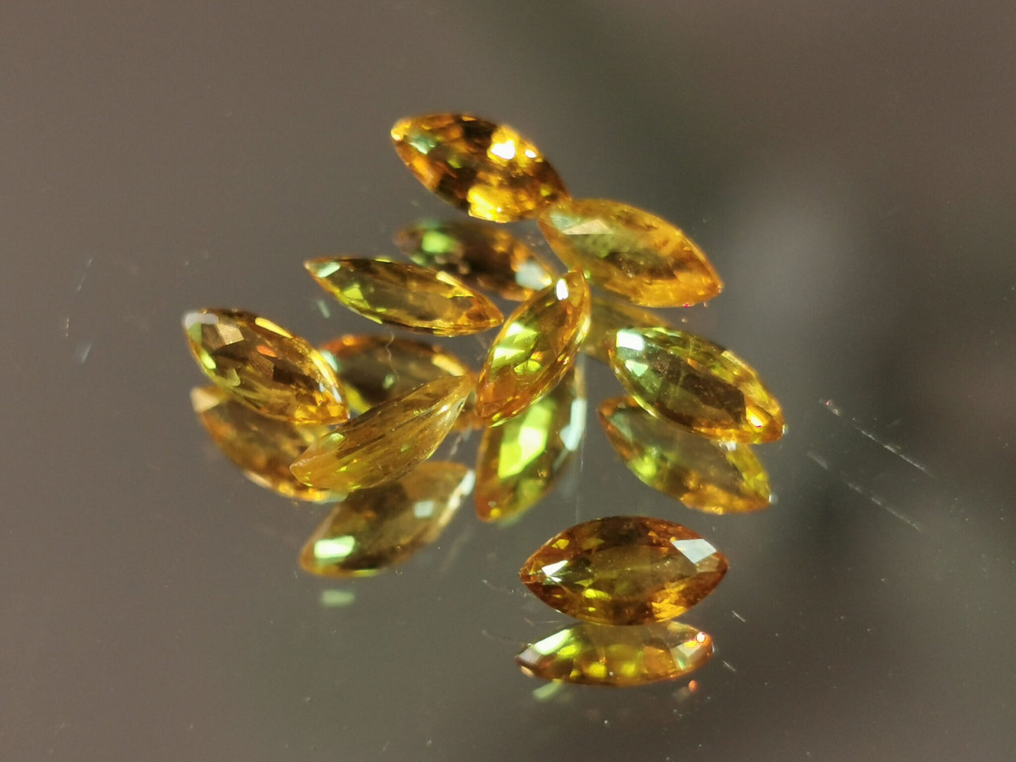 Lotto di 8 Zaffiri giallo taglio marquise 2,35 ct totali